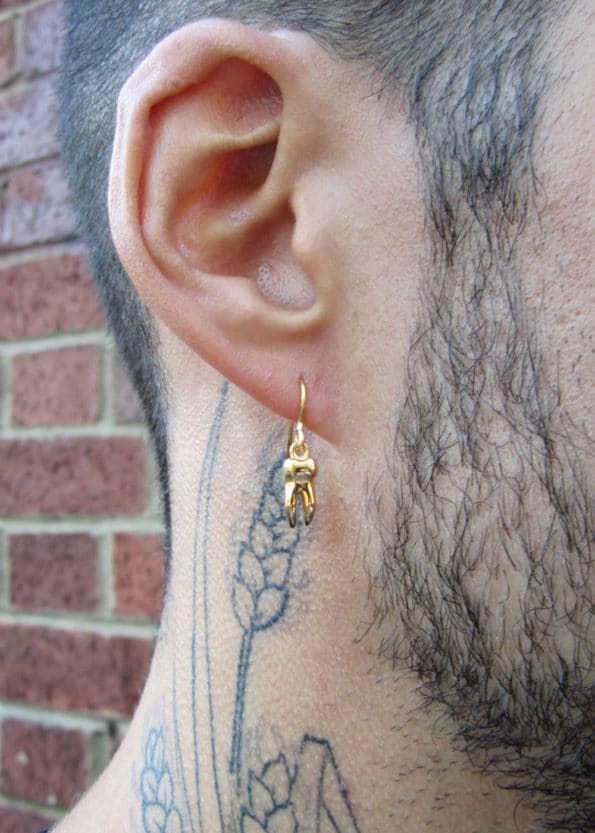 TOOTH EARRINGS GOLD