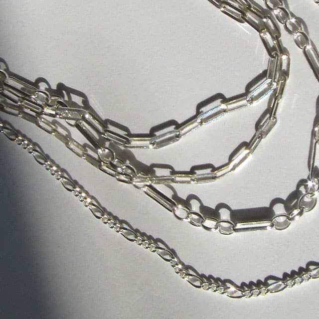 SQ-BANNER-CHAINS-NOV Trace Chain T Bar Necklace Gold Vermeil